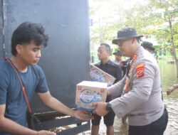 Kapolres Langkat dan Kapolres Jajaran Salurkan Bantuan Banjir untuk Warga Institut Jam’iyah Mahmudiyah Tanjung Pura