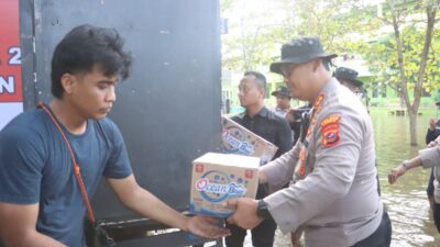 Kapolres Langkat dan Kapolres Jajaran Salurkan Bantuan Banjir untuk Warga Institut Jam’iyah Mahmudiyah Tanjung Pura