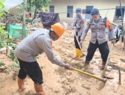 Quick Response Brimob Polda Sumut Bersihkan Material Longsor, Warga Adiankoting Ucapkan Terima Kasih