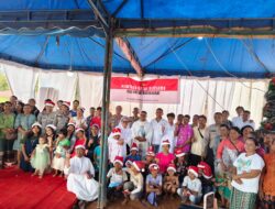 Polres Tapteng Fasilitasi Perayaan Natal Bersama Pengungsi Korban Bencana Alam di Hutanabolon