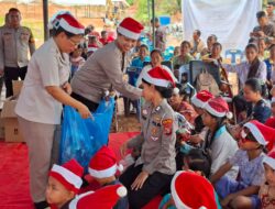 Polres Tapteng Gelar Perayaan Natal Bersama Pengungsi Korban Bencana Alam di Posko Sipange Hutanabolon