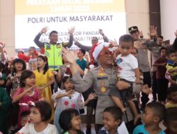 Rayakan Natal di Tengah Bencana, Polri Hadir Menguatkan Warga Adiankoting