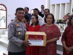 Keluarga Besar Polres Sibolga Laksanakan Natal Bersama Dengan Masyarakat, Bagikan Paket Natal Polri Kepada Warga Terdampak Banjir Dan Longsor