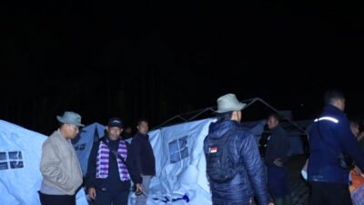 Polres Bener Meriah dan Brimob Evakuasi Warga Tiga Kampung Imbas Status Siaga Gunung Burni Telong