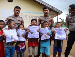 Peduli Masa Depan Anak Bangsa, Wakapolri Beri Bantuan Seragam Sekolah Pasca Bencana di Tapteng