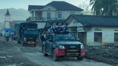 Brimob Sumut Hadir Mengantar Masa Depan , Misi Kemanusiaan untuk Anak-Anak Garoga