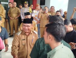 Tanpa menunggu lama : Wakil Bupati Simeulue Temui Massa Aksi GESER dan Ikatan Becak Lojing