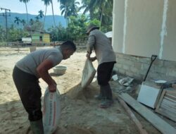 Bersama Warga Bangkit Pascabanjir, Brimob Lanjutkan Pembangunan Hunian Sementara
