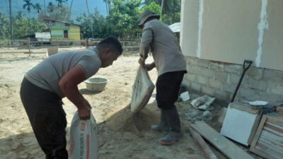 Bersama Warga Bangkit Pascabanjir, Brimob Lanjutkan Pembangunan Hunian Sementara