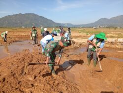 Babinsa Koramil 03/Pegasing Laksanakan Komsos dan Bhakti Pasca Banjir Bandang