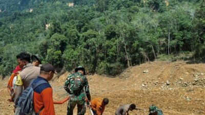 Sinergi SAR untuk Kemanusiaan, Tim Gabungan Cari Korban Bencana di Tapanuli Tengah