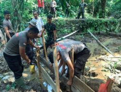 Dari Lumpur hingga Air Bersih, Brimob Polda Sumut Terus Hadir Dampingi Warga Pascabencana di Tapanuli Tengah