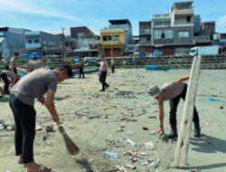Brimob Sumut Hadir untuk Lingkungan, Pantai Gunungsitoli Dibersihkan Bersama