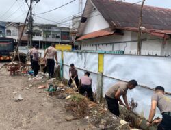 Brimob Polda Sumut Bersihkan Pasar Sipirok, Wujud Nyata Kepedulian Lingkungan di Tapanuli Selatan