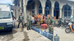 Personel Koramil 02/Bebesen Dampingi Penyaluran Air RO untuk Warga Desa Burbiah