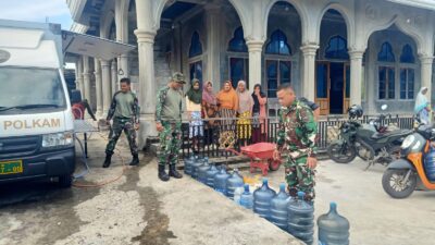 Personel Koramil 02/Bebesen Dampingi Penyaluran Air RO untuk Warga Desa Burbiah