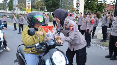 Wujud Pengabdian di Bulan Ramadan, Mahasiswa STIK Lemdiklat Polri Angkatan 83 Berbagi Takjil 