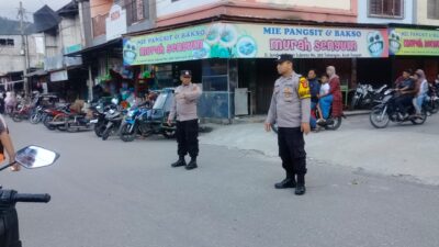 Polres dan Polsek Aceh Tengah Hadir Berikan Pelayanan dan Pengamanan di Simpang serta Pusat Takjil