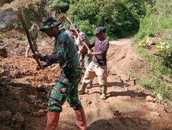 Satgas Gulbencal Kodim 0106/Aceh Tengah Tangani Longsor di Desa Lelumu, Lima Titik Jalan Berhasil Dibuka