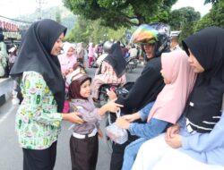 TK Yayasan Kemala Bhayangkari Aceh Tengah Berbagi 250 Takjil, Tanamkan Kepedulian Sejak Dini