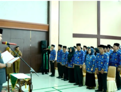 Bupati Sijunjung, Benny Dwifa Yuswir, SSTP, M.Si Mengambil Sumpah dan Melantik Sebanyak 93 orang Pejabat administrator, pengawas dan fungsional di Lingkungan Pemerintah Daerah Kabupaten Sijunjung.