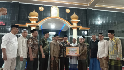 Anggota DPRD Propinsi Sumbar Syofian Hendri, S.Pd.I, MM Serahkan Bantuan 50 Juta
