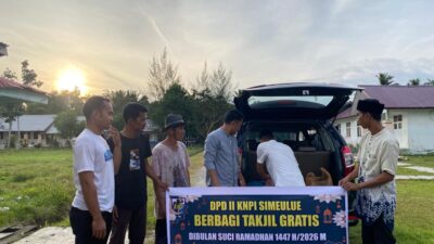 Ramadhan Berdampak : KNPI Simeulue Bagikan Ratusan Paket Takjil kepada Masyarakat