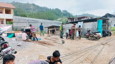 Bakti TNI – Gotong Royong Babinsa Koramil 03/Pegasing Bersama Warga Desa Bies Penantanan