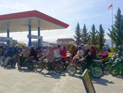 Ribuan Warga Antre Berjam-jam di Dua SPBU Bener Meriah, Jalan Sempat Macet