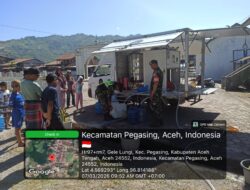 TNI Salurkan 155 Galon Air RO untuk Warga Gegelugi dan Ujung Gele