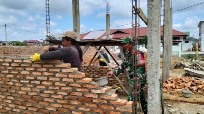 Babinsa Koramil 06/Jagong Gelar Karya Bakti Bersama Warga di Desa Jeget Ayu