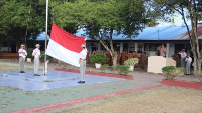 Kapolres Langkat Pimpin Upacara di SMAN 1 Stabat, Tekankan Disiplin, Anti Narkoba dan Bijak Bermedsos