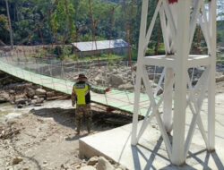 Babinsa Koramil 08/Silih Nara Patroli Jembatan Gantung Burni Bius, Situasi Aman dan Kondusif