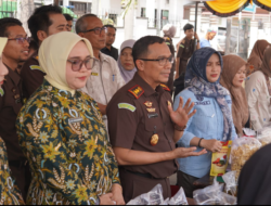 Dalam Kondisi Perekonomian Warga Yang Sedang Sulit Kejari Sijunjung Gelar Pasar Murah Menjelang Hari Raya Idul Fitri 1447 H