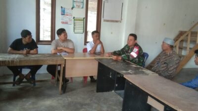 Babinsa Koramil 03/Pegasing Laksanakan Komsos Bersama Warga Desa Pedekok