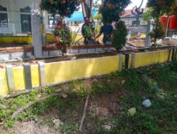 Babinsa Koramil 03/Pegasing Bantu Pembuatan Pagar SDN 5 Aceh Tengah