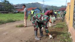 Babinsa Koramil 01/Lut Tawar Laksanakan Gotong Royong Bersama Warga di Desa Binaan