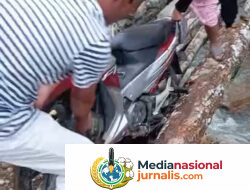 Warga Desa Rime Raya Bangun Jembatan Swadaya, Janji Pasca Bencana Tak Kunjung Terwujud