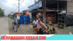 Babinsa dan Bhabinkamtibmas Perkuat Sinergi Lewat Komsos di Desa Damar Mulyo