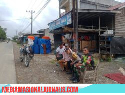 Babinsa dan Bhabinkamtibmas Perkuat Sinergi Lewat Komsos di Desa Damar Mulyo