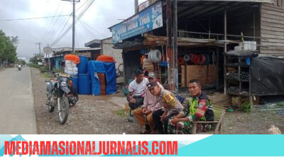 Babinsa dan Bhabinkamtibmas Perkuat Sinergi Lewat Komsos di Desa Damar Mulyo