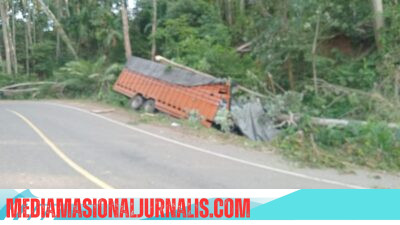 Truk Tronton Bermuatan Kopi Rem Blong di Bireuen, Kernet Meninggal Dunia