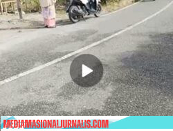 Viral di Jalanan, Babinsa Serka Misber Sigap Tolong Ibu Gendong Anak dan Motor Mogok