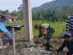 Babinsa Koramil 03/Pegasing Gotong Royong Bersama Warga Tebes Lues
