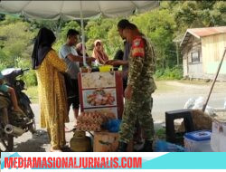 Babinsa Koramil 08/Silih Nara Pantau Harga dan Jalin Komunikasi di Pekan Kerawang