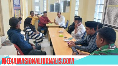 Tingkatkan Kerja Sama, Babinsa Koramil 02/Bebesen Komsos Bersama Perangkat Desa