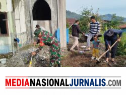 Babinsa Koramil 03/Pegasing Bersama Warga Gotong Royong Bersihkan Meunasah di Bies Penantanan