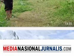 Wujud Kepedulian, Babinsa Koramil 10/Celala Gotong Royong Bersihkan Jalan Bersama Warga