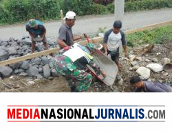 Babinsa Koramil 04/Bintang Bantu Warga Bangun Pondasi Rumah di Desa Genuren