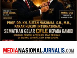 Prof. Dr. KH. Sutan Nasomal Sematkan Gelar CFLE kepada Kamidi, Apresiasi Dedikasi di Dunia Jurnalistik dan Sosial